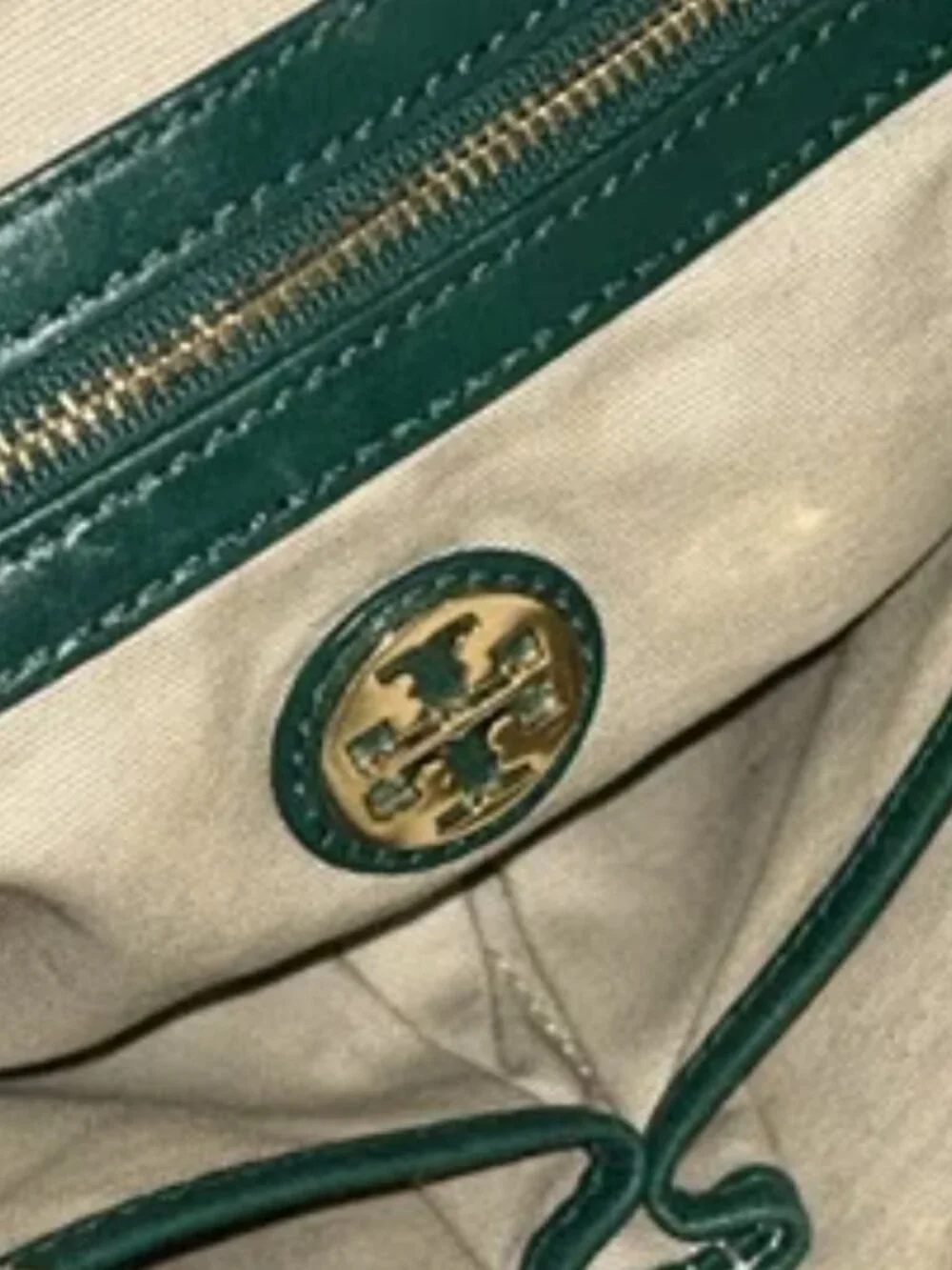Tory Burch Emerald Green Gold Hardware Leather 3 way Magnetic Closure Shoulder